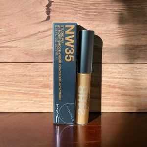 Studio Fix 24-Hour Smooth Wear Concealer - NW35